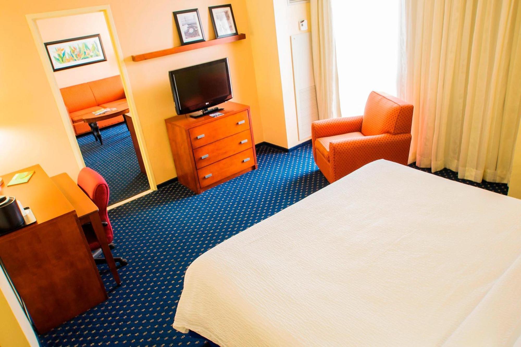 Courtyard By Marriott San Juan Miramar Hotel Exterior photo