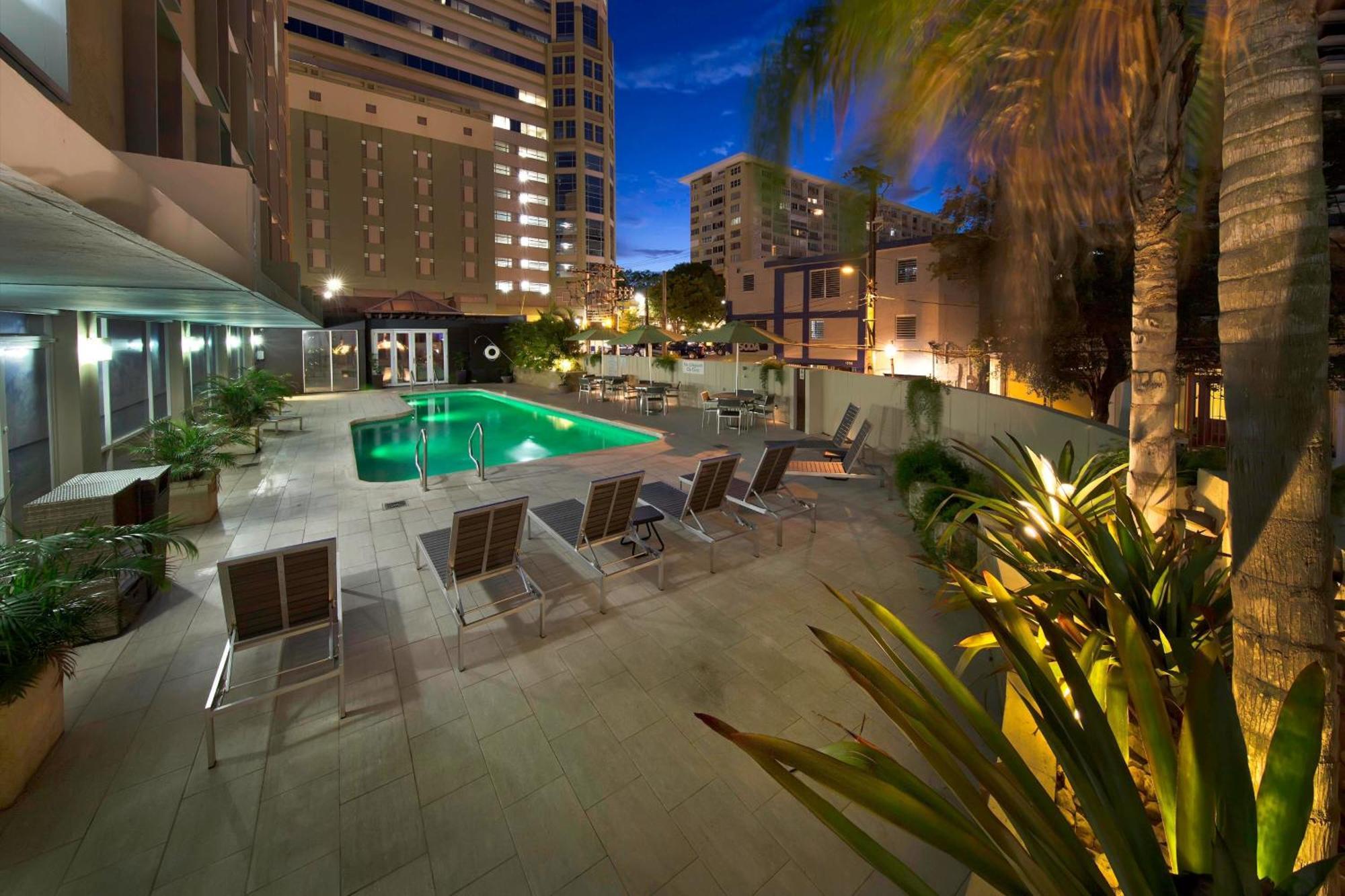 Courtyard By Marriott San Juan Miramar Hotel Exterior photo